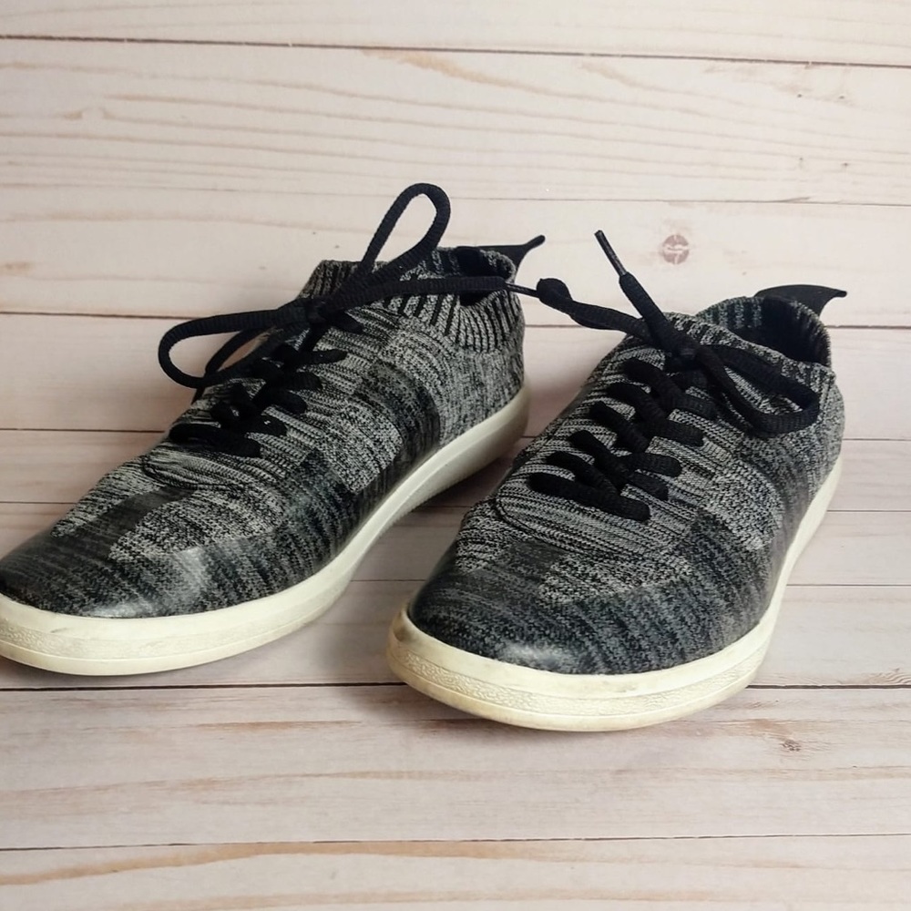Madden Girl stretch knit sneakers size 8.